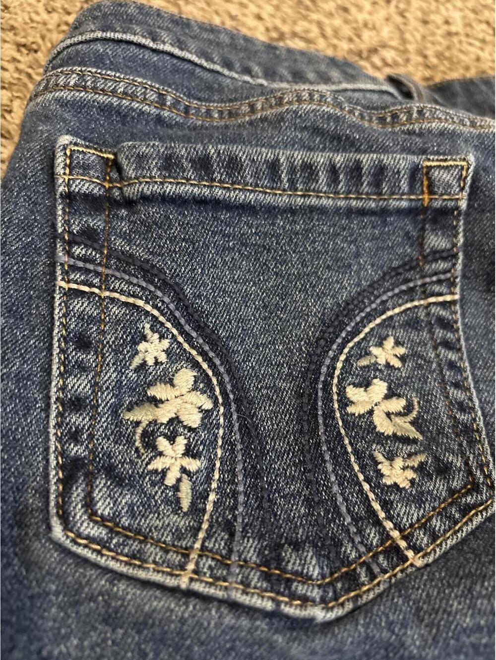 Hollister Low Rise Bootcut Jeans Denim embroidered flowers Women's Size 0 25 - Picture 2 of 4